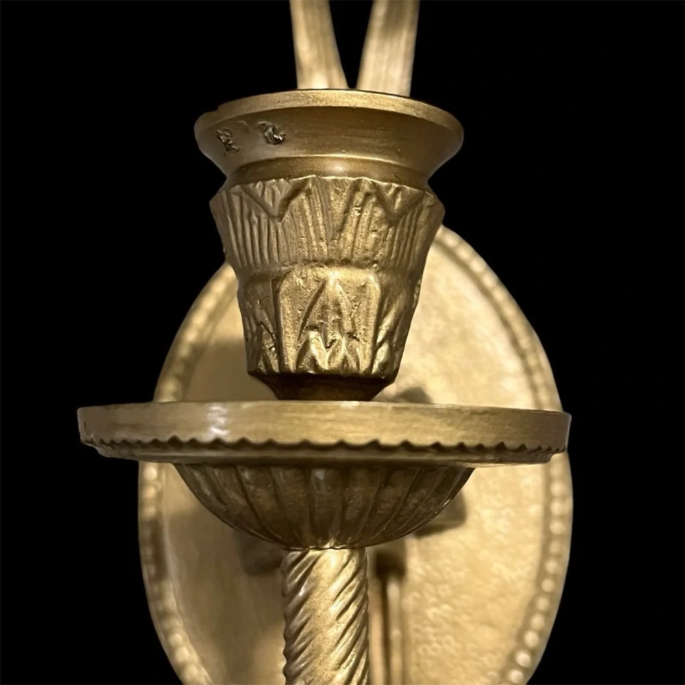Vintage Heavy Brass wall candle sconce tassel, medallion sculpture - Picture 4 of 10